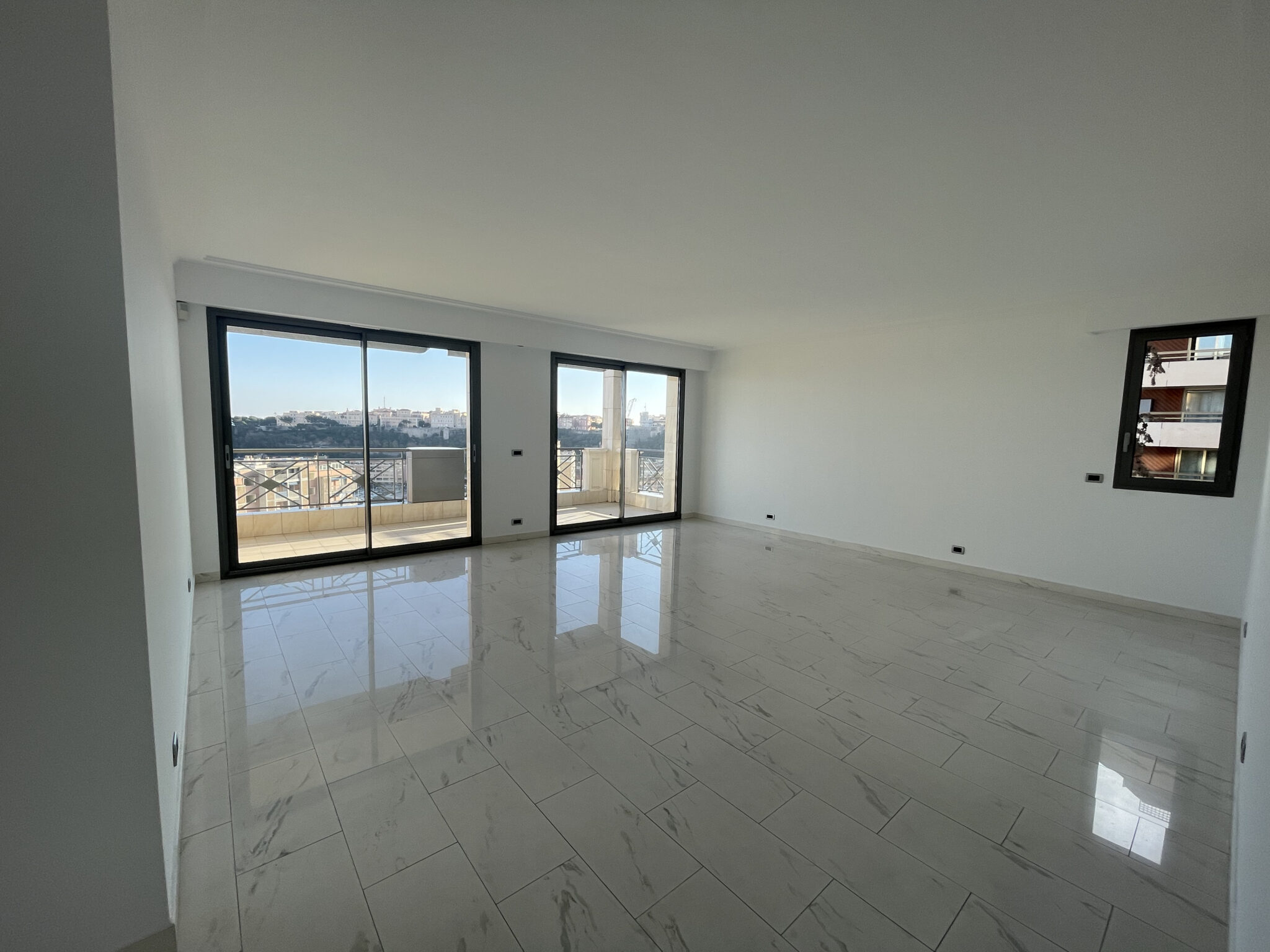 Superbe appartement 3 pièces avec terrasse panoramique sur le Port