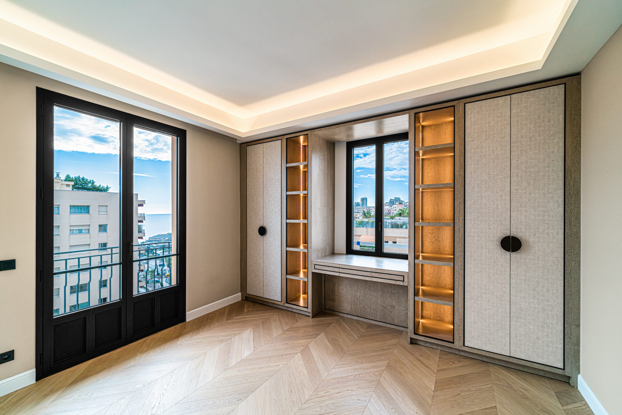 Luxuriously renovated 3 Rooms Bourgeois with Sea View on High Floor