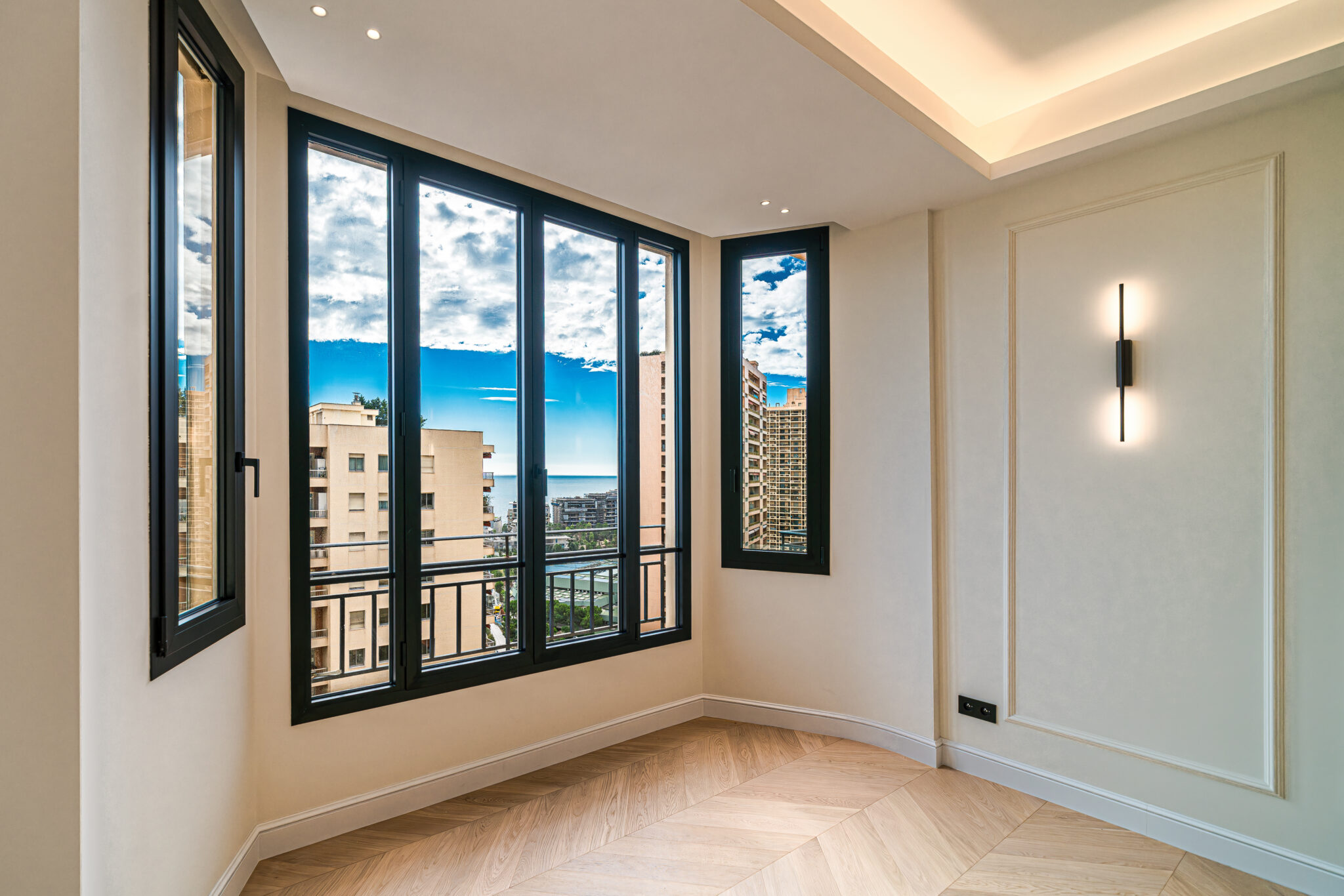 Luxuriously renovated 3 Rooms Bourgeois with Sea View on High Floor