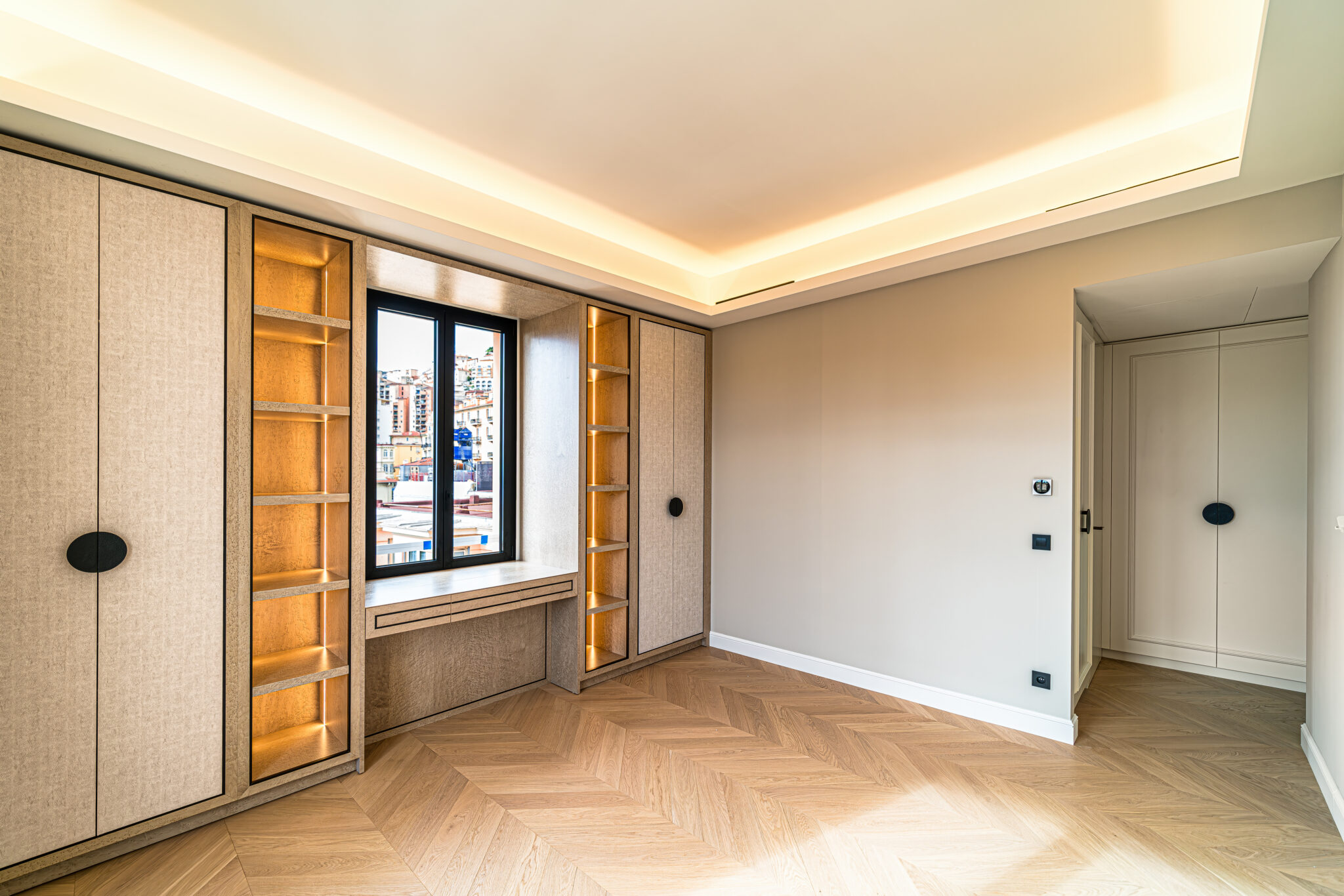 Luxuriously renovated 3 Rooms Bourgeois with Sea View on High Floor