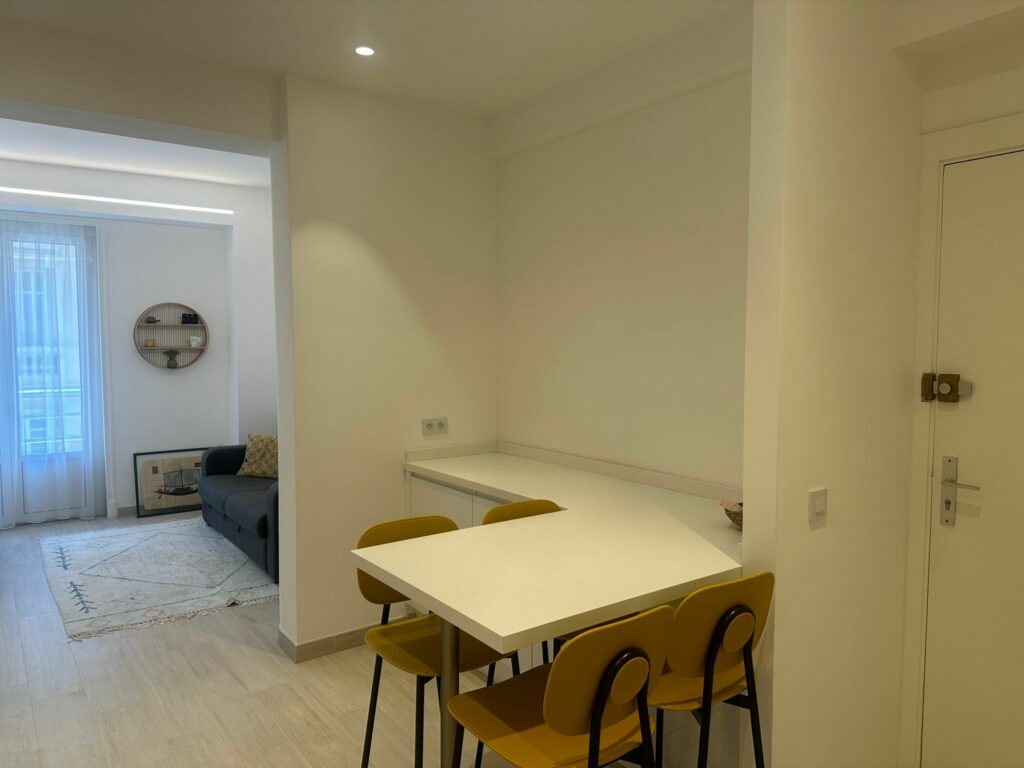 2 Rooms in Victoria - Monte Carlo